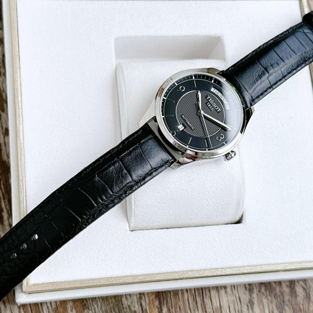 ĐỒNG HỒ NAM TISSOT T038.430.16.057.00