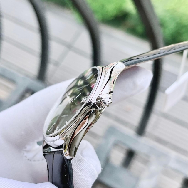 FREDERIQUE CONSTANT CLASSIC AUTOMATIC FC-303B5B6