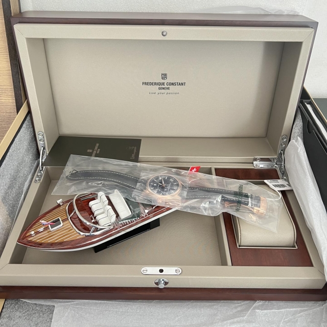 FREDERIQUE CONSTANT RUNABOUT AUTOMATIC FC-303RMN5B4