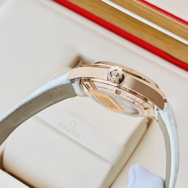 ĐỒNG HỒ NỮ OMEGA SEAMASTER DIAMOND 231.53.34.20.55.001
