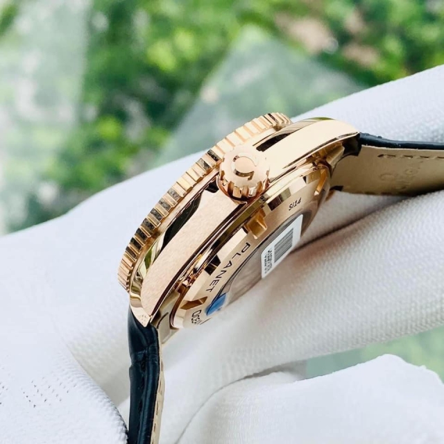 OMEGA SEAMASTER PLANE OCEAN 18K DIAMOND 232.58.38.20.01.001